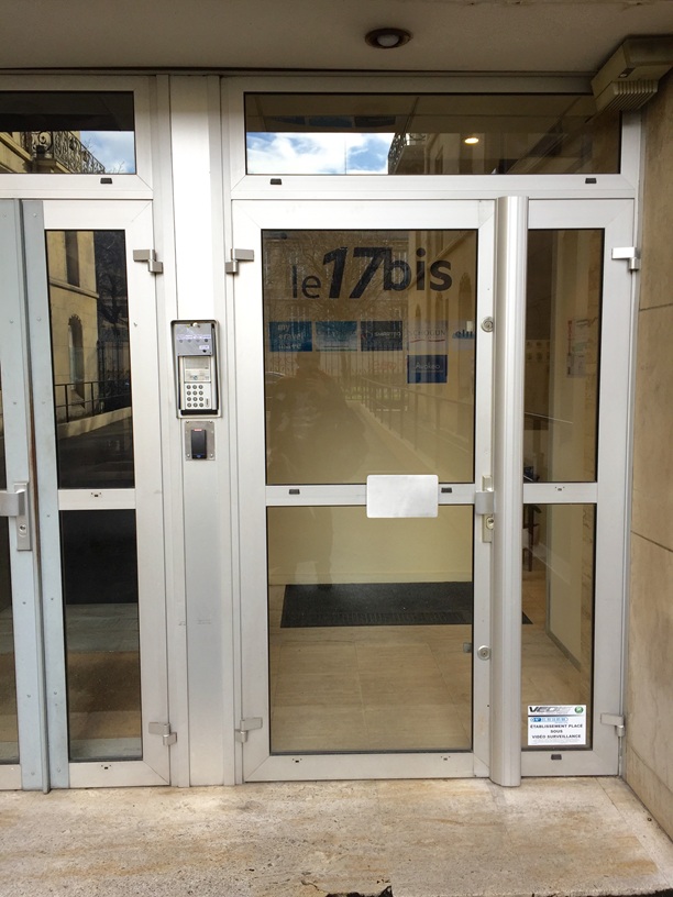 Façade du centre de test psychotechnique Le 17 Bis Coworking à Paris
