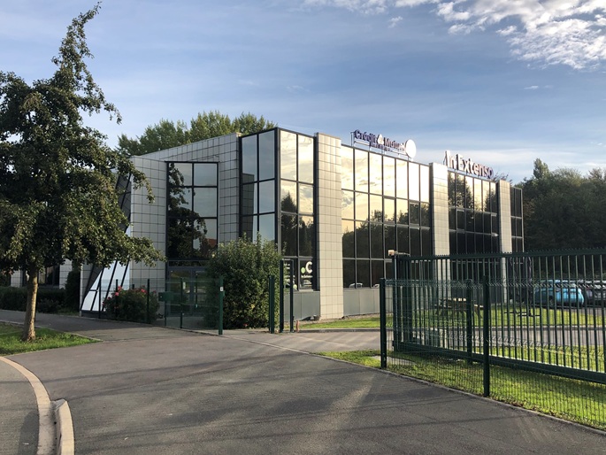 Façade du centre de test psychotechnique Centre d'affaires de l'horlogerie Arras à Arras