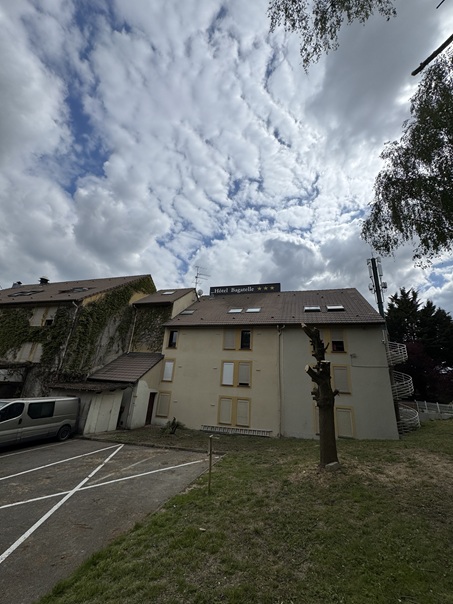 Façade du centre de test psychotechnique Hôtel  Bagatelle (ex Inter-Hôtel) à Goussainville