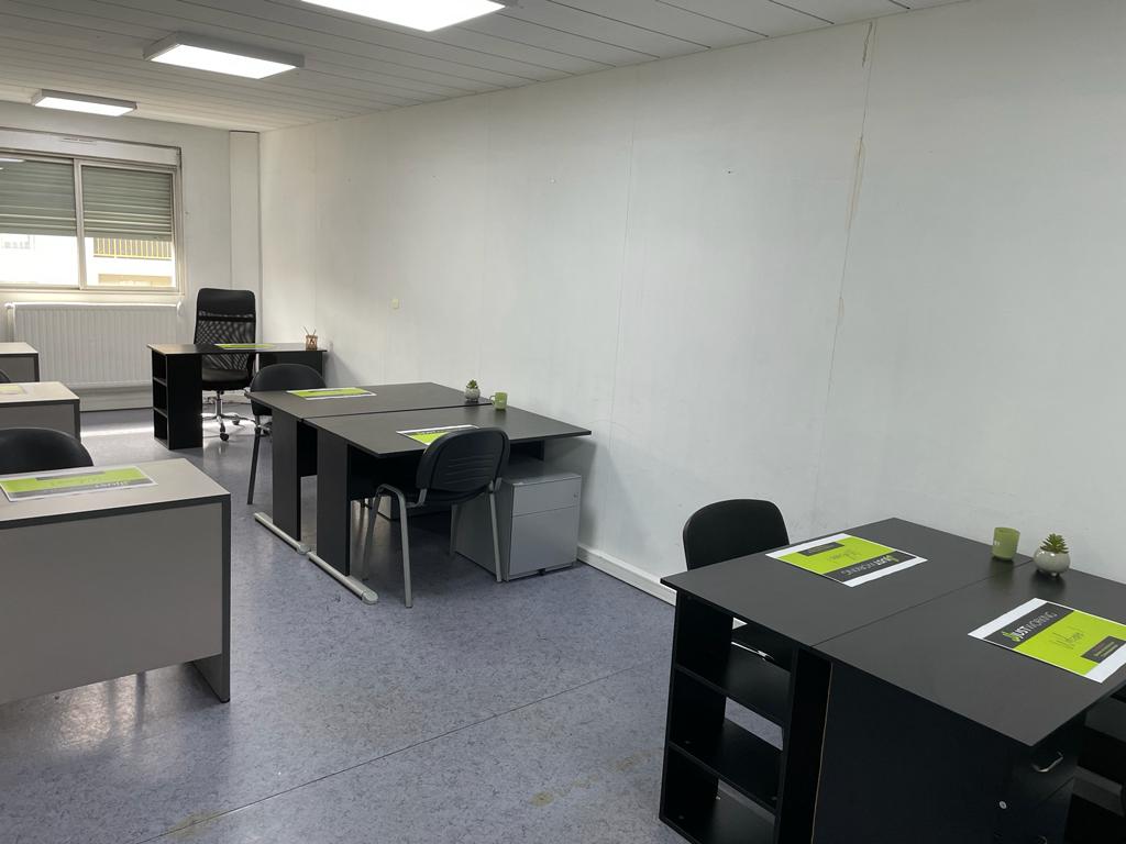 Façade du centre de test psychotechnique Justworking à Montreuil